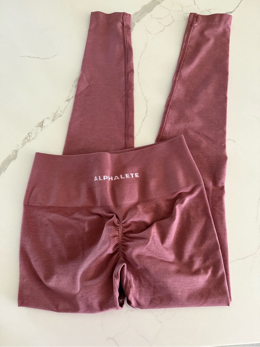 Alphalete Scrunch Back Leggings in Mauve